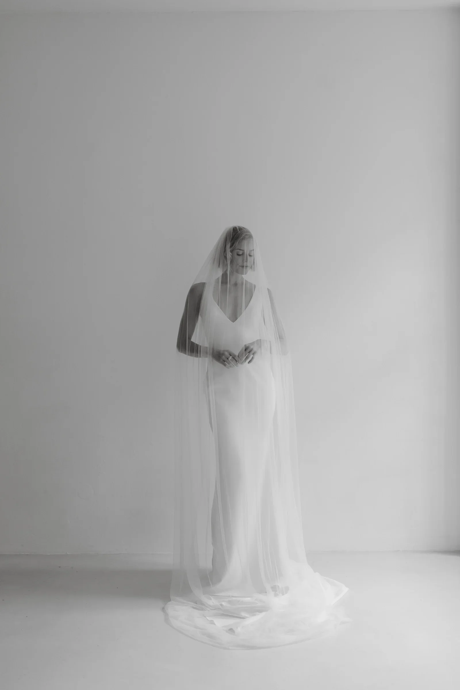 Bridal portrait in a clean, minimal look — the Elevate editorial in Vienna